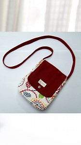 DIY Mini Crossbody Bag. #sewingtutorial #sewingprojects #fabricbags #diytotebag #diybags #bagtutorial #crossbodybag #sewingforbeginners #sewingbag | Ae PooiM