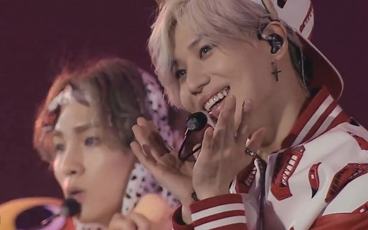 【SHINee】Woof Woof（中字）音乐剧般的视听盛宴！！ 看艺术家闪的演唱会太享受了吧！！！