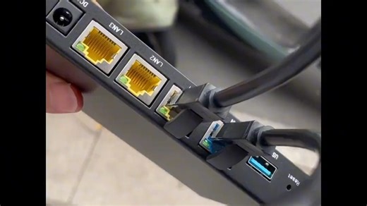 教你怎么把海康威视摄像头添加到另一个地方的录像机里，也就是NVR，而且还可以在线观看，躺在家里总笔记本也可以看到厂里的监控画面，而且还不需要组网，普通家庭宽带