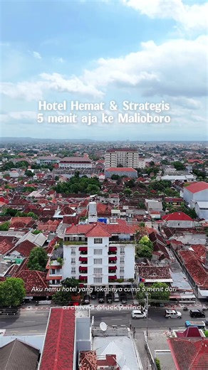 Rekomendasi hotel hemat yang cakep 5 menit aja ke Malioboro!! 📍 Nama Hotel di akhir video Aku booking seperti biasa di @tiket.com pakai kode voucher 𝐓𝐓𝐂𝐒𝐓𝐀𝐘 buat dapetin instan cashback upto 500ribu 🤩🤩 #TTCChallengeMaret #tiketcomtravelcreators #SemuaAdaTiketnya #IniBARUtiket #hoteljogjamurah