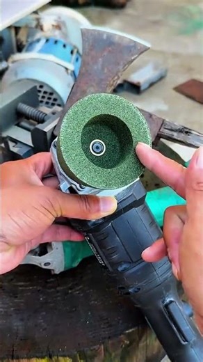 Sharpening Scissors with a Grinder for Precise and Durable Cutting Edge #short #tools