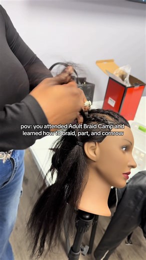 My FAVORITE kind of moment! When it technique CLICKS! The Adult Beginner Braid Camp is a beginner class in skill level, but not in difficulty! Getting your hands to undo the muscle memory that you’ve been accustomed to for so long is not easy, but we make it happen 🙌🏾 That moment when you finnnnally get into your rhythm is like no other! So proud, as always, of my participants in Adult Braid Camp yesterday! They did a fantastic job at leaning into the challenge! Our second Adult Braid Camp is 