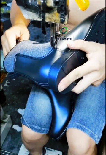 shoe sole outsole sewing machine shoe making machine #shoes#shoemaking#shoemachine #shoemakingprocess #shoesewing#shoesewingmachine #máquina de coser suelas de zapatos#швейная машина для пришивания подошвы обуви#ماكينة خياطة النعل الخارجي للأحذية#mesin jahit sol sepatu#ayakkabı dış taban dikiş makinesi