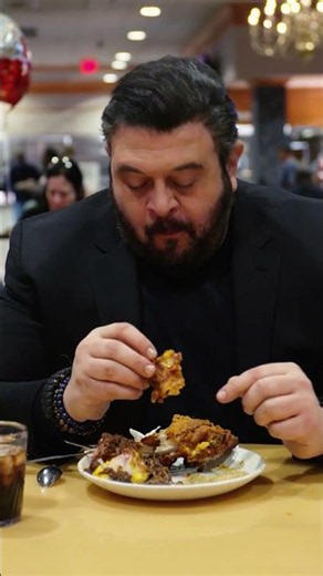 Adam Richman FINALLY tries fried chicken with GRAVY 🍗🐔