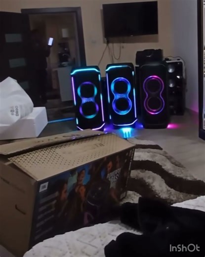 Jbl Partybox Ultimate Full bass.Cel mai tare boxa.Un sunet excelent.Asculta toți vecinii.Power JBL.