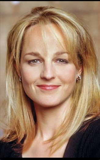 Helen Hunt, 61, looked absolutely stunning at Elle's 2024 Women in Hollywood event, leaving everyone in awe of her appearance.😱😱👄Fans couldn’t stop talking about her flawless look, with her lips taking the spotlight and becoming the main topic of discussion.🔍💋➡️Won’t miss her gorgeous photos and the reactions from fans - check them out in the comments below🤯⬇️⬇️ | Thayná Bitencourt