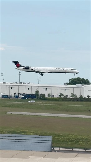 Air Canada CRJ-900 landing on runway 18L at CVG! #aircanada #crj #crj900 #landing #cincinnati #cvg