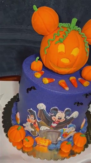 Mickey Mouse Jack O'Lantern Cake #mickeymouse #cake #halloween #disney #disneyland #mickey #pumpkin