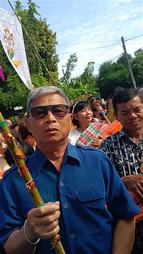 37 reactions · 33 comments | แห่กฐินเข้าวัดค่ะ | Pinnit Donchot | Facebook