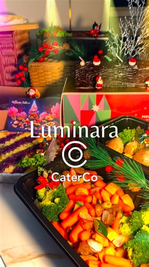 Bryan Ong on Instagram: "𝐀 𝐅𝐞𝐬𝐭𝐢𝐯𝐞 𝐅𝐚𝐦𝐢𝐥𝐲 𝐅𝐞𝐚𝐬𝐭 𝐟𝐫𝐨𝐦@CaterCoSG! We indulged in a wonderful Christmas market-inspired mini buffet at home, featuring the delicious Luminara A La Carte curated menu from @CaterCoSG for $313.80+! It was the perfect way to bring the festive spirit to our table. Here’s a closer look at our spread: 🎄Festive Roasted Vegetables: A colorful mix of seasonal vegetables, perfectly roasted with herbs to a tender finishing, offering a sweet and savory ho