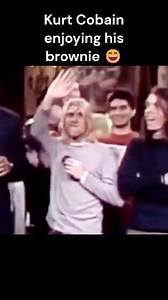 Kurt Cobain enjoying his Brownie (SNL 1993) | Seattle Sound 90's