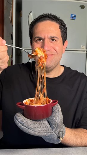 Omar Shabrawy ~ omarsfood on Instagram‎: "مسقعة من إيطاليا Eggplant Parmesan aka Parmigiana di Melanzane 👌🏻 Layers of eggplant, homemade tomato sauce, mozzarella and LOTS of parmesan."‎