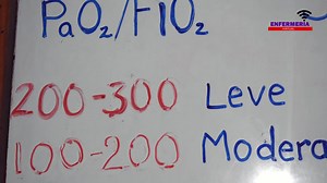 En medicina, #PAFI y #SAFI son índices de oxigenación que se utilizan para evaluar la función pulmonar en pacientes críticos. PAFI es la relación entre la presión arterial de oxígeno y la fracción inspirada de oxígeno (PaO2/FiO2). Este índice se utiliza para evaluar el intercambio gaseoso en pacientes con insuficiencia respiratoria aguda. Cuanto menor sea el valor de PAFI, peor será el intercambio gaseoso 123. Por otro lado, SAFI es la relación entre la saturación transcutánea de oxígeno y la fr