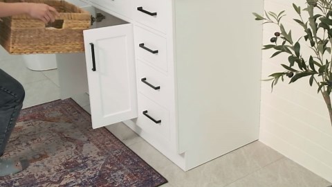 ARIEL Hepburn 48 in. Single Sink Freestanding Bathroom Vanity in White with Carrara White Quartz Top T048SCQRVOWHT