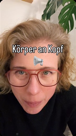 Julia Bochanski | Körperhaltung wirkt nicht magisch, aber sie wirkt. Nicht etwa weil man damit Gefühle „wegmacht“, sondern weil Körper und Gehirn permanent... | Instagram