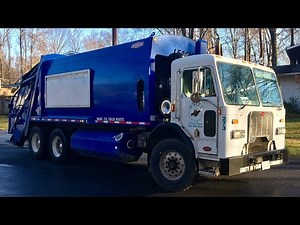 Peterbilt 320 / Leach 2RIII rear Loader Garbage Truck