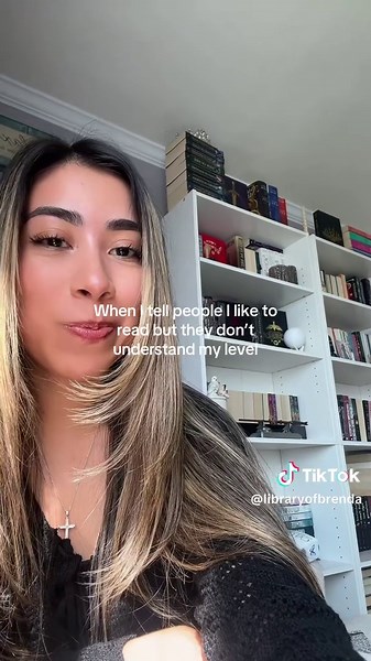 Like, I keep my kindle lock and loaded in my purse 🤏🏼🙂‍↕️ #BookTok #books #bookworm #book #tbrbooks