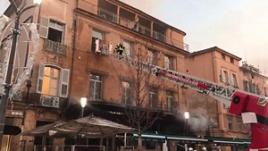 🔴 Un incendie s'est déclaré tôt ce matin à la brasserie des "2G" située sur le cours Mirabeau à Aix-en-Provence. Des risques d'effondrement ont été identifiés et des équipes de pompiers sont sur place | La Provence
