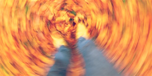 Why Feeling Really Dizzy Could Be a Sign of COVID-19, According to Doctors