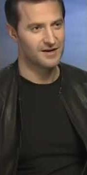 Richard Armitage sings The Misty Mountains song from The Hobbit