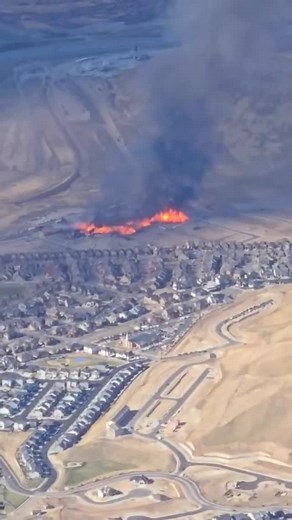 🔥 UPDATE: MORE FOOTAGE FROM THE LEHI FIRE 🔥 New videos captured by witnesses show the massive flames continuing to tear through the area smoke visible across the valley. 🚒🔥 Fire crews are still on scene battling the blaze as officials work to determine the cause. Stay tuned for more updates as this unfolds. #SLCSCOOP #SALTLAKECITY | Salt Lake City Scoop