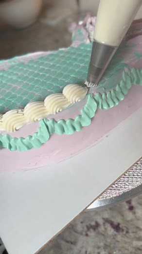Creating a Stunning Mermaid Tail Cake: Step by Step Guide