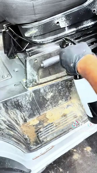 Expert Car Cleaning Techniques for a Flawless Finish
