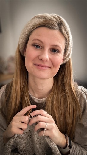 Du kan jo bare se om du kan stoppe mig 😜 Kommer vist aldrig til at stoppe med at strikke - og det er helt fint ;) #mettehvitved #mettehvitveddesign #strikdesigner #strikkeglæde #strik | Mette Hvitved - knitwear
