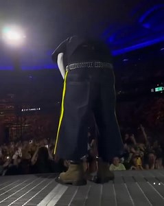 1.1M views · 21K reactions | Kendrick Lamar gives a shout-out to a young fan during a recent stop on the Grand National Tour  | HotNewHipHop.com | Facebook