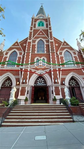 @shss_parish_bklyn_ is one of the most breathtaking Italian national parishes in the United States. We strongly urge you to visit this church to witness its beauty for yourself. #italian #italianenclave #italianneighborhood #italianamerican #italianchurch #littleitaly #sacredheart #saintstephen #carrollgardens #downtown #downtownbrooklyn #southbrooklyn #italianstyle #catholic #saint #saints #statues | Italian Neighborhoods