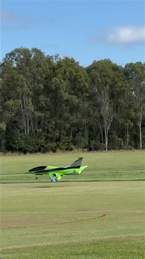 Rc jet landing. #rc #rcplane #remotecontrol #remote #modelairplane #aviation #jet #fighterjet #day