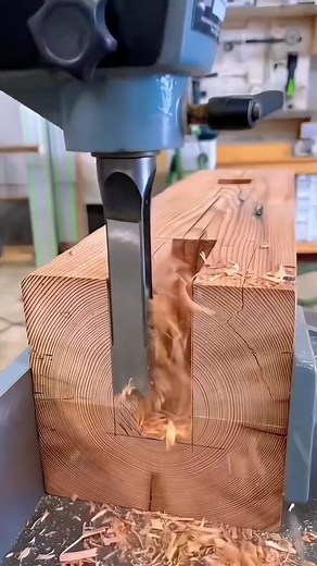 square holes in timber ,have a try woodworking square hole drill！ #squarehole #slotted #woodchisel #carpentry #tool #squareholedrill#greenscreenvideo