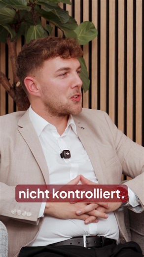 „Ich brauche kein System, es läuft doch.“ Stimmt – manchmal läuft es trotzdem. ➡️ Das ist wie Autofahren mit 150 km/h im Nebel. Geht gut, bis plötzlich die Leitplanke kommt. Ohne System erkennst du Cash-Probleme, Kostenexplosionen oder Fehlentwicklungen oft erst, wenn es schon weh tut. Ein gutes System ist nicht Bürokratie – es ist dein Frühwarnsystem, um rechtzeitig gegenzusteuern und Worst-Case-Szenarien zu vermeiden. 📞 Lass uns im Erstgespräch klären, wie du dein Unternehmen sicher steuerst 