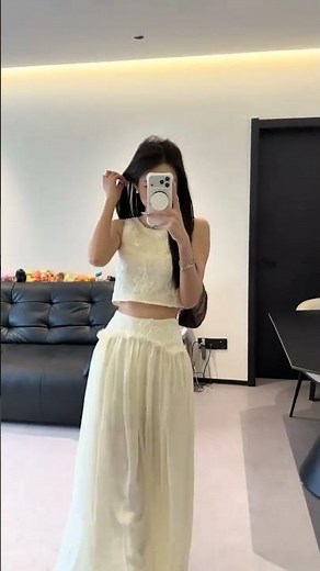Flirty Mini Skirts: The Ultimate Outfit Guide