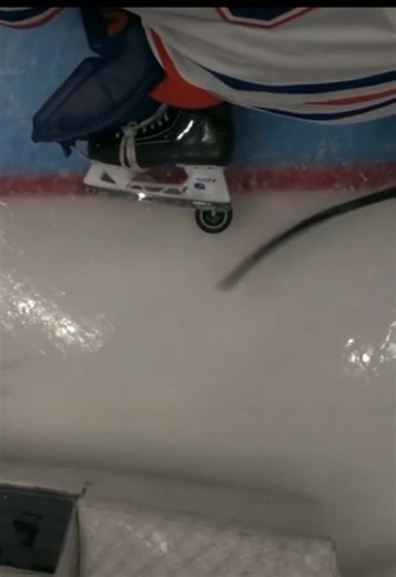 Puck is not fully over the line!! This is crackedddd. Edmonton’s got a serious problem now so let’s get ready for the McDavid show #hockeytok #nhlplayoffs #mcdavid #edmontonoilers #anaheimducks @NHL @Edmonton Oilers @Anaheim Ducks