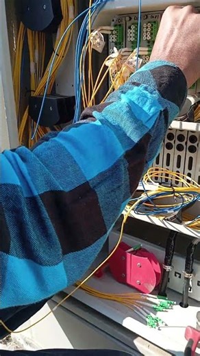 How To Install 2 way Splitter | Install 2 way Splitter | | AT Fiber Tech | #shorts #trending #fiber