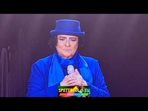 Renato Zero pays tribute to Enrica Bonaccorti: "The applause makes up for not being with her in P...