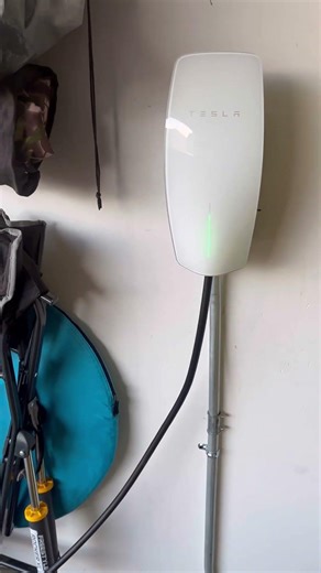 Universal Tesla wall connector