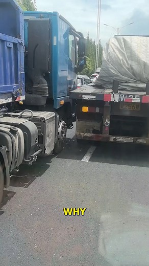 Amazing Truck Maneuvers You Need To See! #TruckSkills #RoadsideMastery #Transportation #DrivingTips #EpicMoves | Deep Dive News