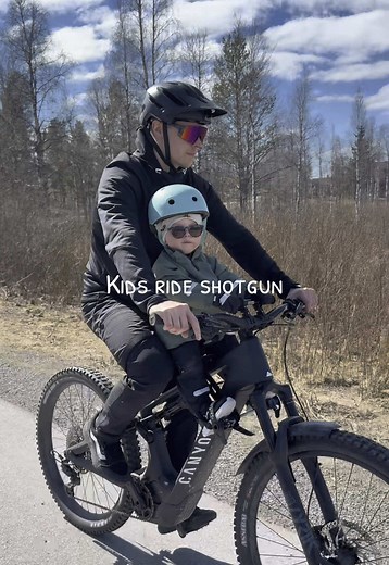 Valle @Kids Ride Shotgun 😍 #kidsmtb #kidsrideshotgun #bike #bikewithkids #fördig #foryou #fyp #outdoors #cykla #kidstiktok #canyonbike