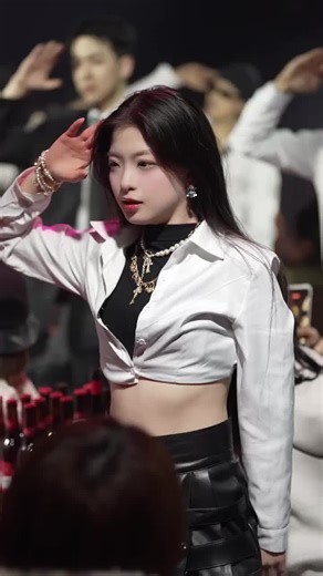 原创音乐 - 다보여이(가) 포함된 다보여 (@zybanyun) 님의 동영상