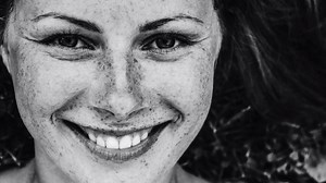 Ein zarter Gruß der Freude - für dich. ........................................................... Ein Poem aus dem Album "SeelenGevögelt", gesprochen von Veit Lindau. Die vollständige CD findest du hier: https://shop.lifetrust.info/cds/musik-cd-seelengevoegelt | Veit Lindau