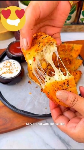 “Cheesy Garlic Bread | Easy 5-Min Recipe 🧄🍞✨” #garlic