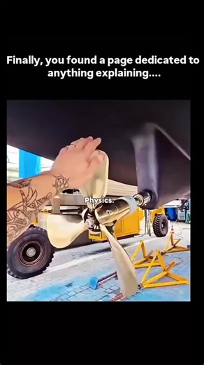 knowledge matrix on Instagram: "The boat propeller works by pushing the water back. By Newton's 3rd Law (action and reaction), water pushes the boat forward. The propeller blades have a special shape and, when rotating, create a difference of pressure that generates thrust. The faster it spins, the stronger it gets. This is the basic principle of aquatic propulsion . . The movable shovel propeller (or variable step) allows you to adjust the angle of the shovels during rotation. This improves eff