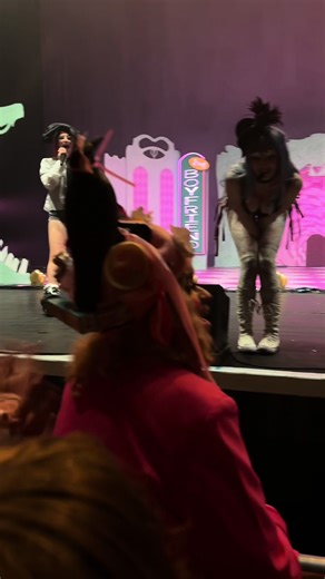 Being crowned as London’s Smoochie Girl🩷💋 @ashnikko #ashnikko #smoochies #bestsmoochintown #smoochies #music