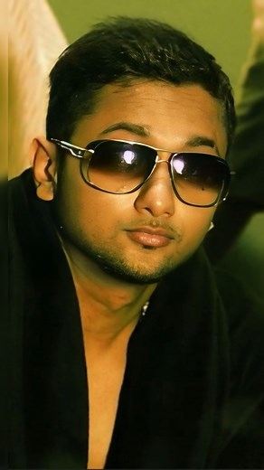 punjabi vibes on Instagram: "Angreji Beat❤️🔥 . Song: Angreji Beat Singer: @yoyohoneysingh @gippygrewal Lyrics: @veetbaljit_ Label: Speed Records #angrejibeat #yoyohoneysingh #gippygrewal #feelthesong #musicedits #musiclovers #punjabisong #explorereels #reelsındia #reelkarofeelkaro❤"