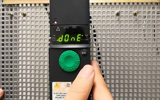 ATV320变频器如何进行电机参数设置和自整定？