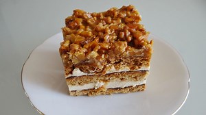 Przepis - Snickers - ciasto z orzechami przepis - Gotujmy.pl