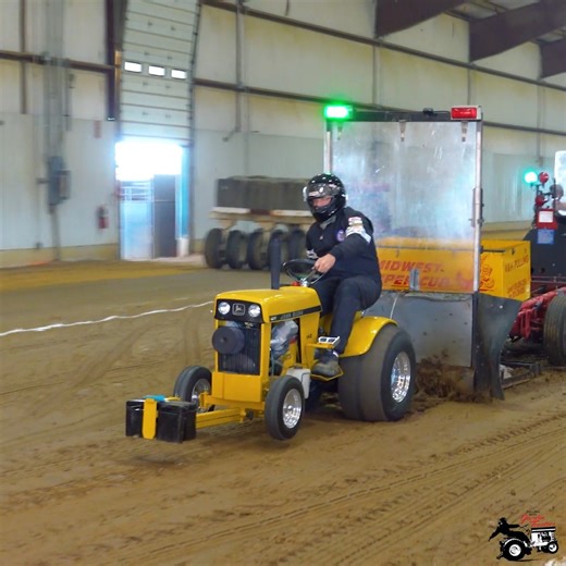 The industrial colored John Deere getting after it at the 2024 Princeton Fall Nationals!! | Pulling with Garden Tractors