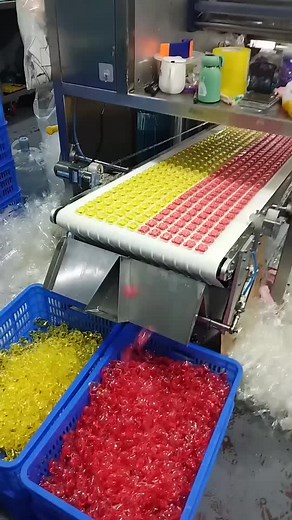 Laundry beads is soluble in water and has no residue after washing.Enzyme formula.Select the ecologically active enzymes to be carefully formulated to penetrate the fabric fibers and clean the stains. 8 times concentrated.（8g Laundry beads=60g Laundry liquid）This laundry beads is a phosphorus-free formula with no added aluminum.deep clean, no residue and environmental protection.this product is a phosphorus-free concentrated formula, no added aluminum, fluorescent agent, deep clean, easy to rins